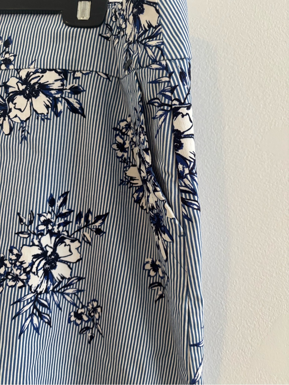 S.C. & Co. Blue and White Floral Print Skort Tummy Control - Picture 2 of 9